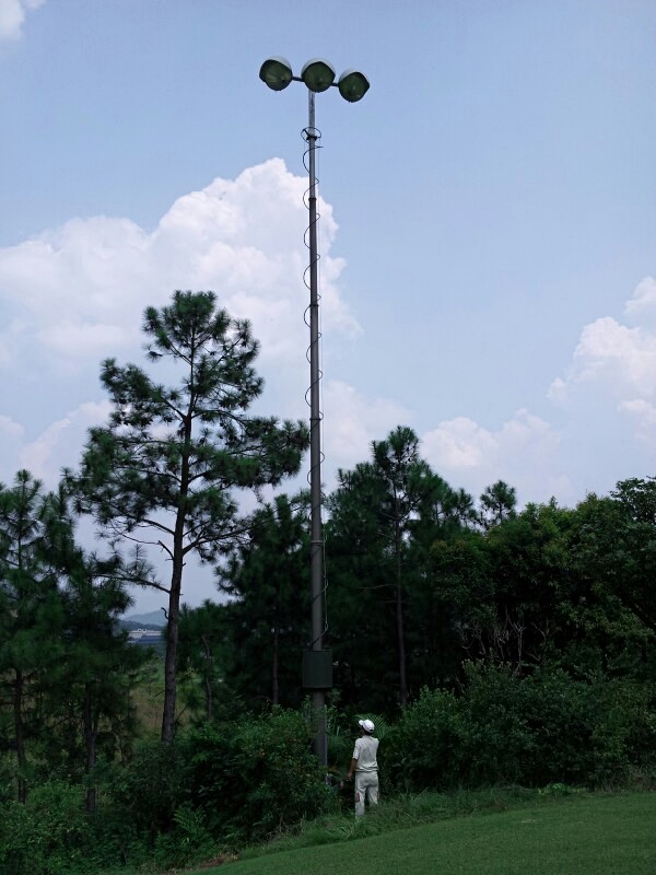 golf-courses lighting telescopic masts-5