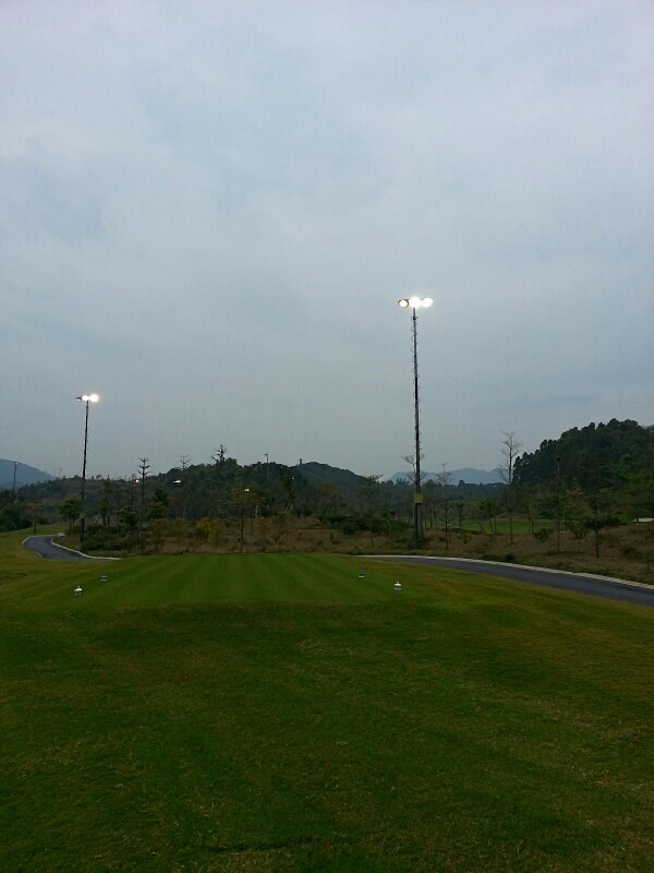 golf-courses lighting telescopic masts-9